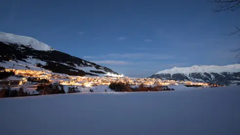 Skiløb i høj beliggenhed. Hyggelig by Serfaus Fiss Ladis