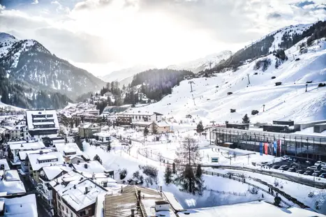 Eisstockschießen Winter © TVB St. Anton Am Arlberg Patrick Bätz (10)