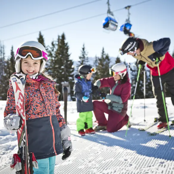 Familie Im Skicircus Saalbach Hinterglemm Leogang Fieberbrunn