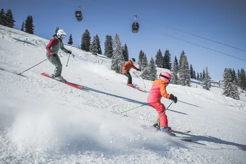 Skiløb til forskellige niveauer i Saalbach Østrig
