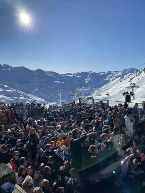 Afterski i Frankrike bjuder på livlig stämning och minnesvärda kvällar