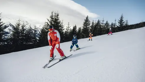 Skilehrer Mit Kids Ski Instructor With Kids C Zell Am See Kaprun Tourismus.39C37718 Medium