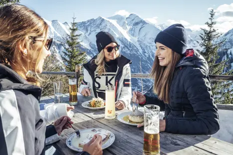 Kulinarischer Genuss Auf Einer Skihütte (C) Zell Am See Kaprun Tourismus.7E6d198c Medium