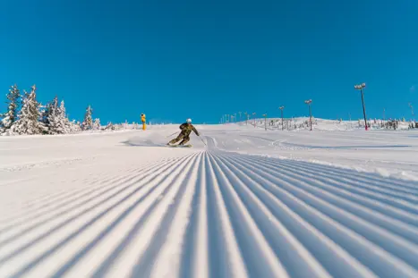 Blå himmel og sol på skiferien = Kaiserwetter ! Vi elsker skiløb på perfekte pister sammen med familien, venner eller gode kolleagaer.