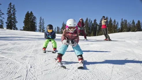 Familie Im Skicircus Saalbach Hinterglemm Leogang Fieberbrunn (4)