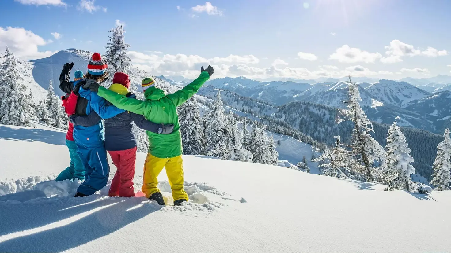 Smukt snebeklædt landskab i alperne