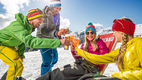 Nyd en Aperol i solen. Godt afterski i Flacahu