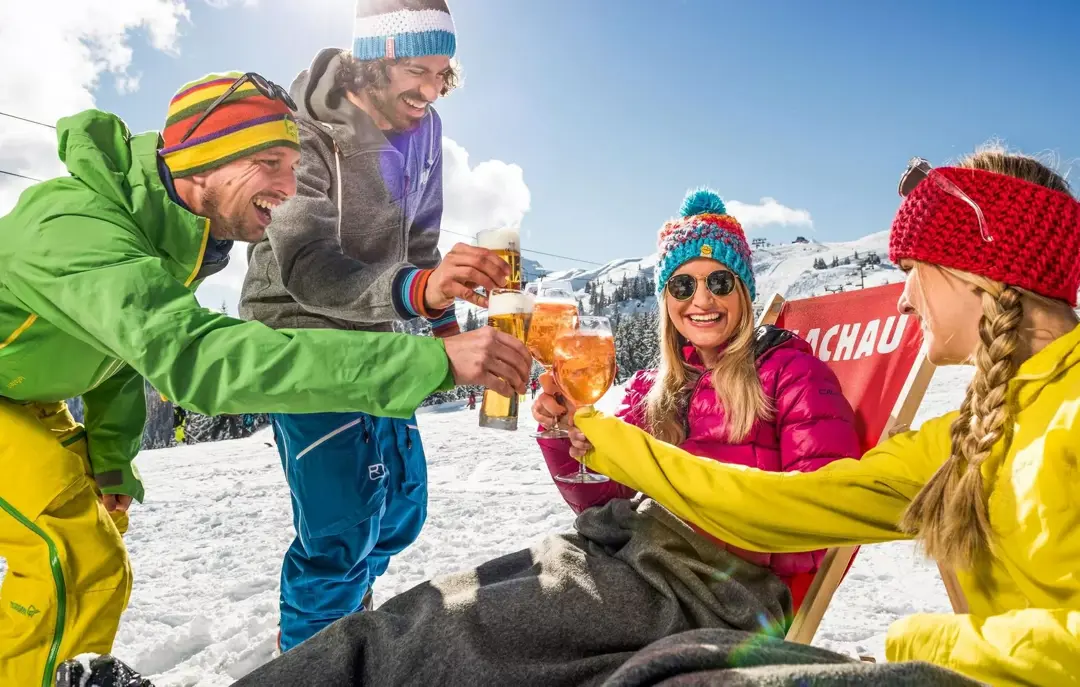 Nyd en Aperol i solen. Godt afterski i Flacahu