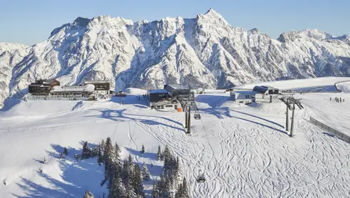 Snebeklædt landskab i alperne Saalbach Østrig