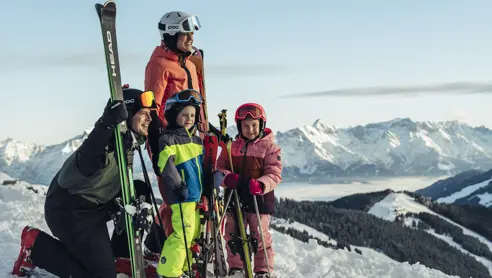 Familie Genießt Ausblick Auf Der Schmittenhöhe (C) Zell Am See Kaprun Tourismus.De749c0c Medium (1)