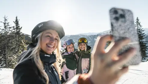 Varm kakao, østrigske specialiteter på pisten i Saalbach