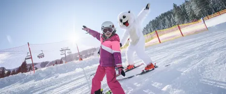 Bliv overrasket af de lokale "mascotter" og kør en tur på ski sammen med dem :-)