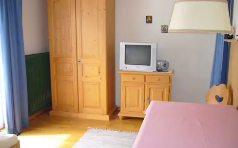 Haus Gugl bedroom