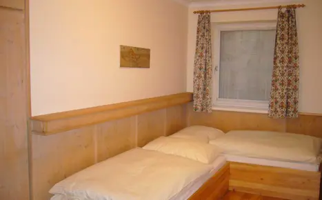 Haus Gugl bedroom