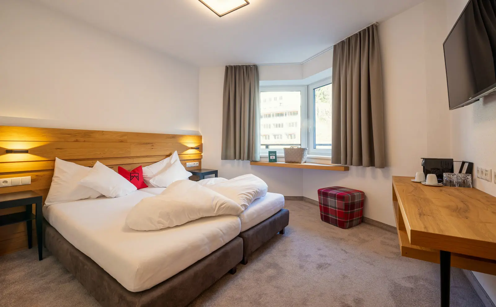 Heart Hotel Grischuna Room