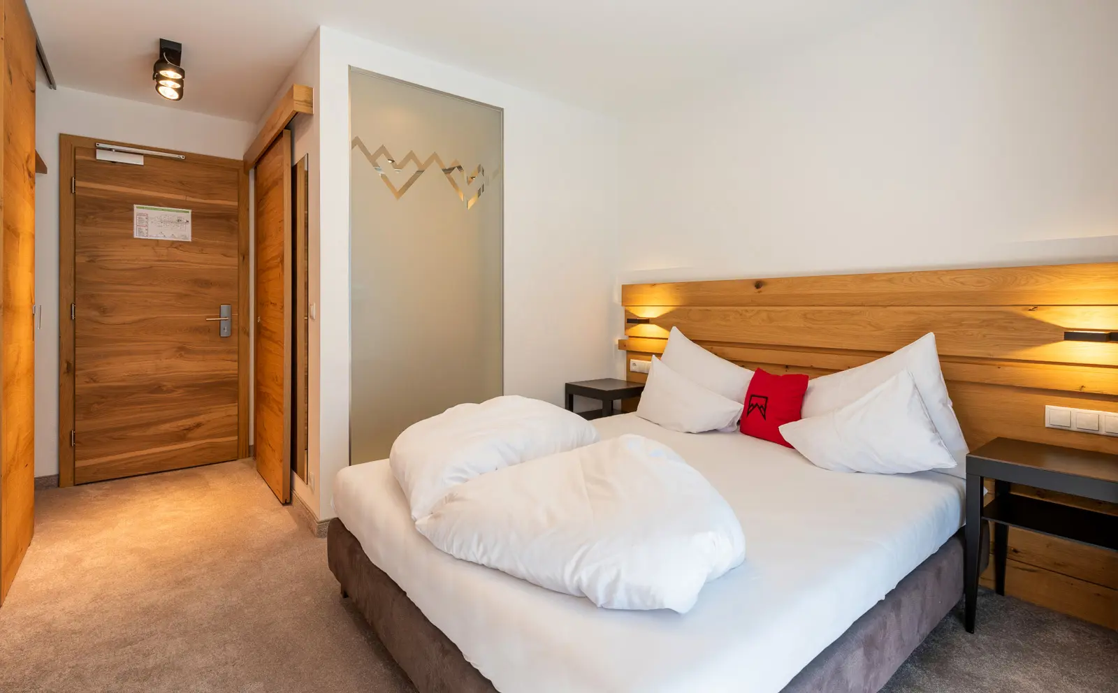 Heart Hotel Grischuna Room
