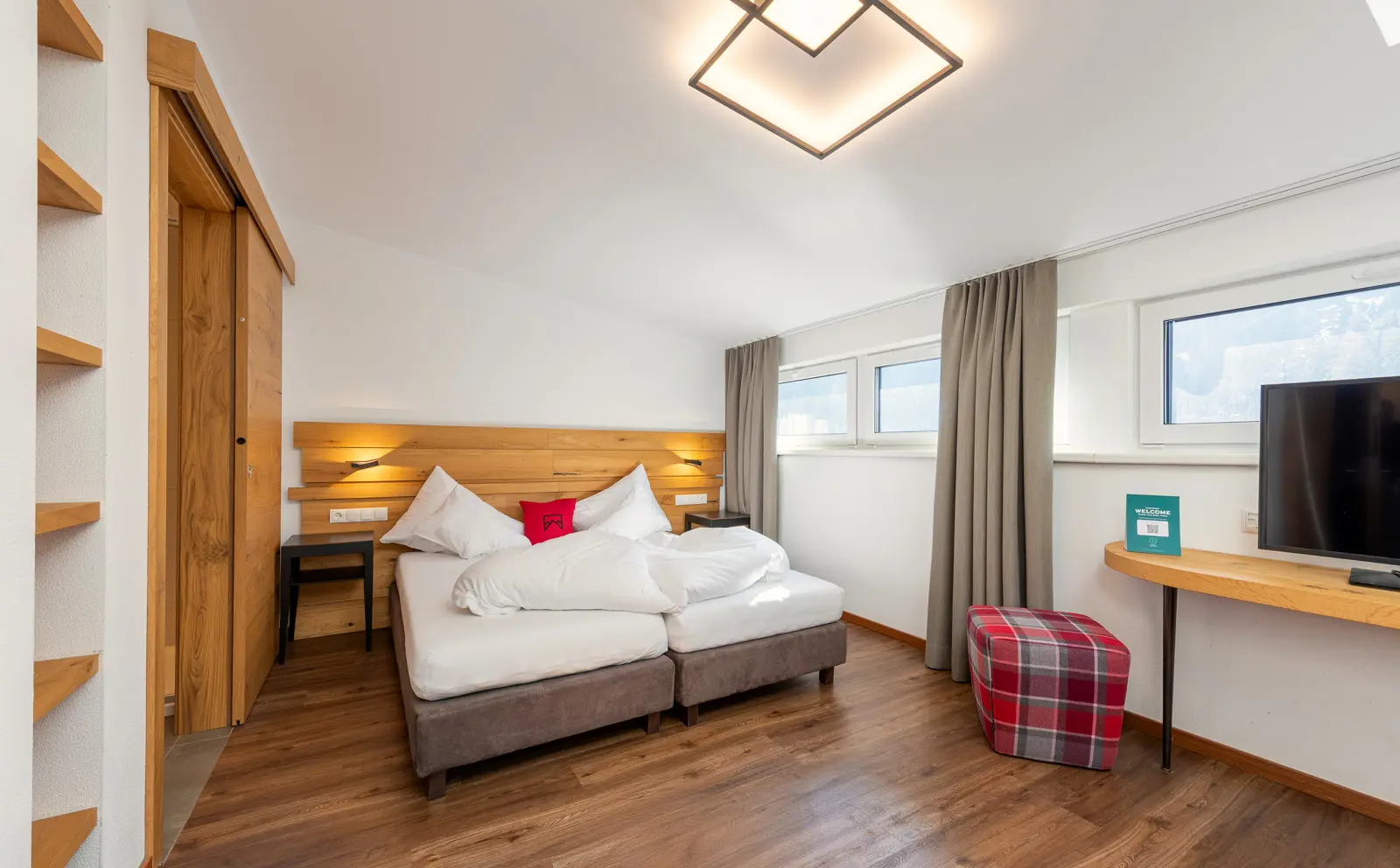 Heart Hotel Grischuna Room