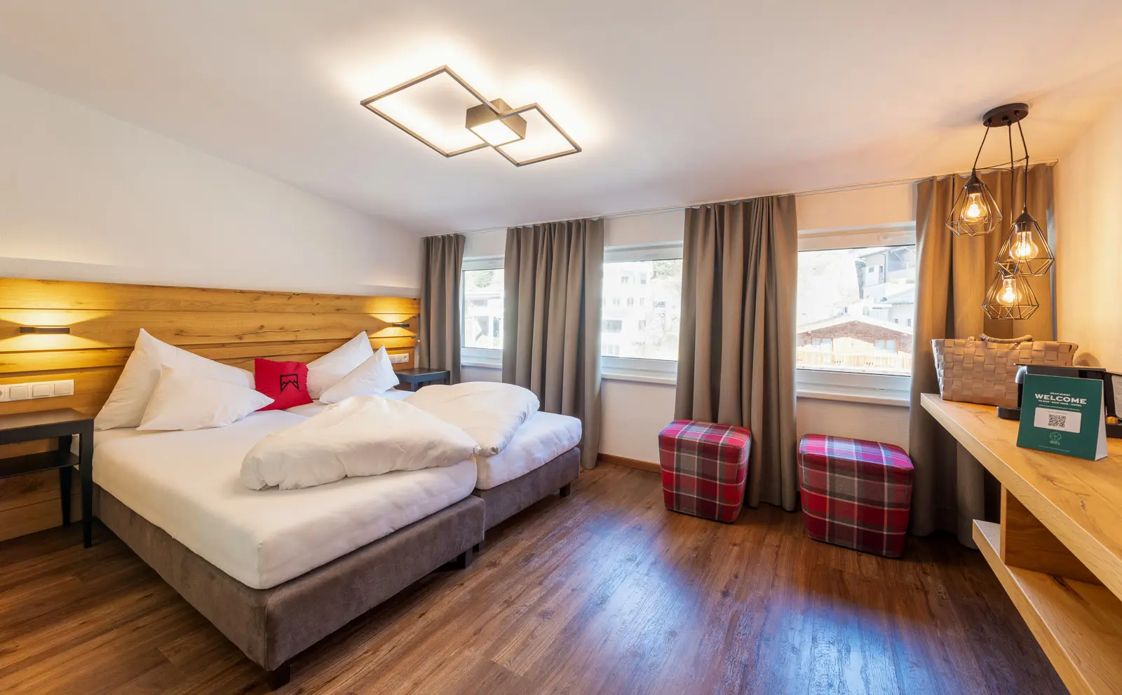 Heart Hotel Grischuna Room