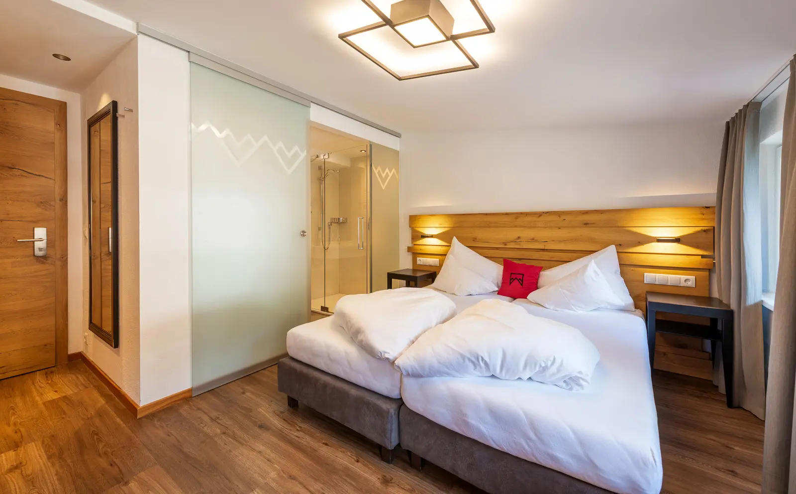 Heart Hotel Grischuna Room