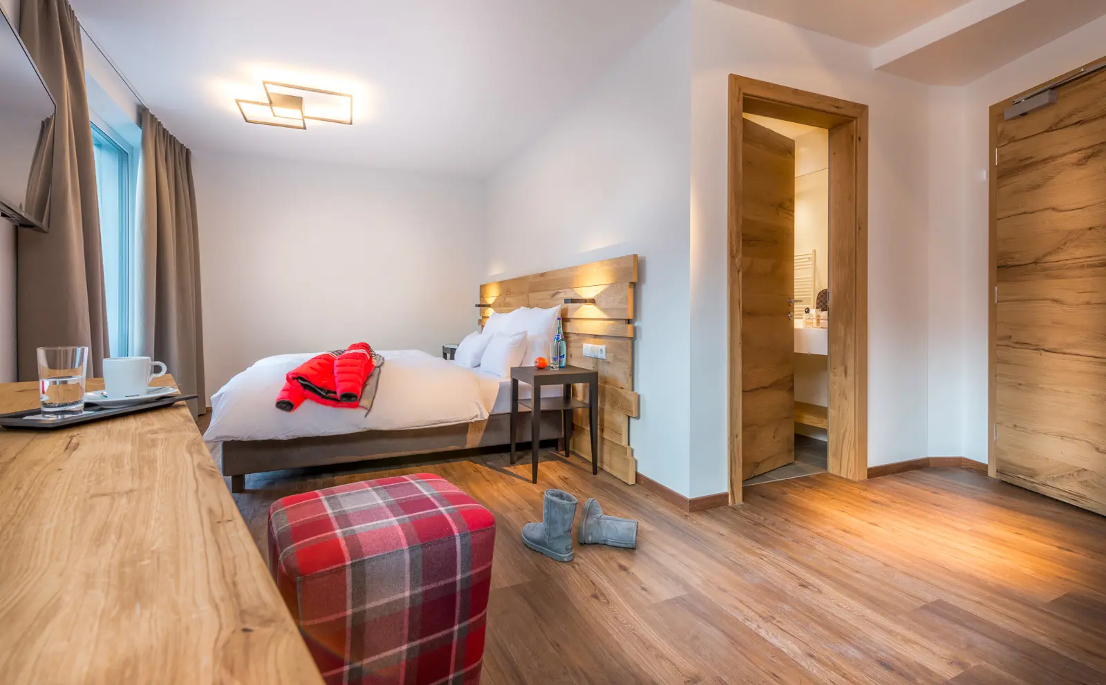 Heart Hotel Grischuna Room