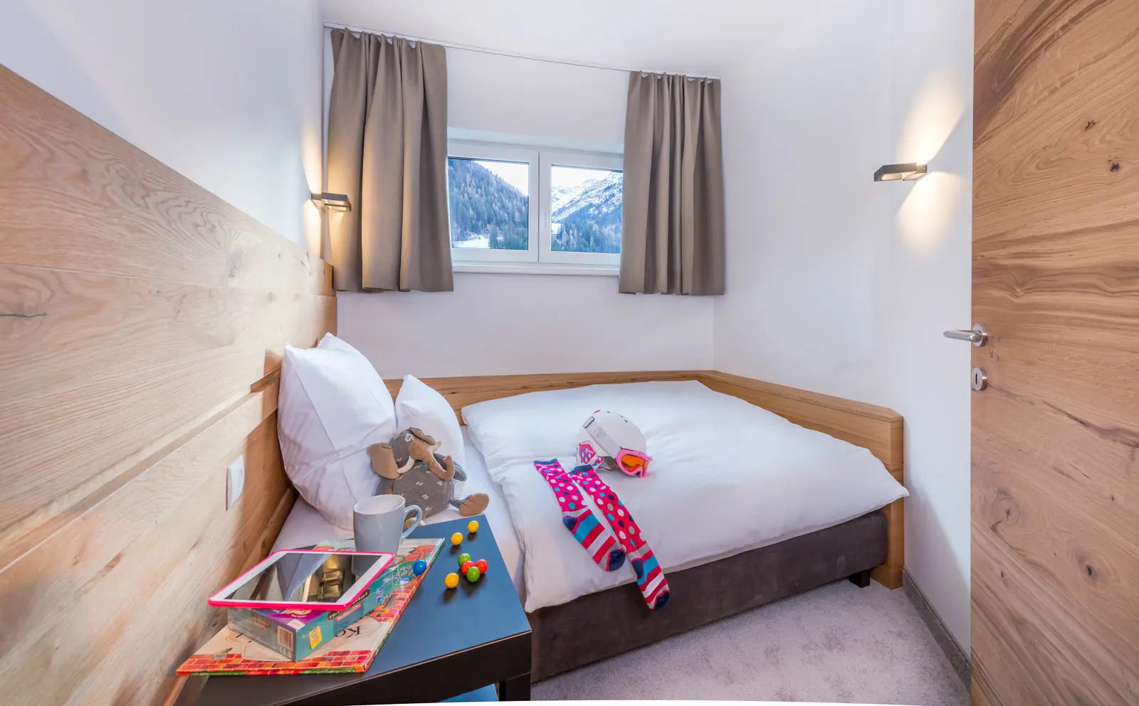 Heart Hotel Grischuna Room