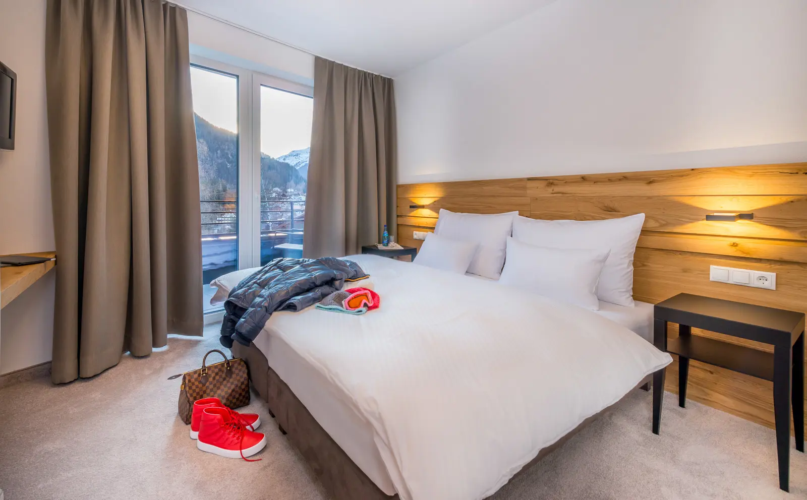 Heart Hotel Grischuna Room