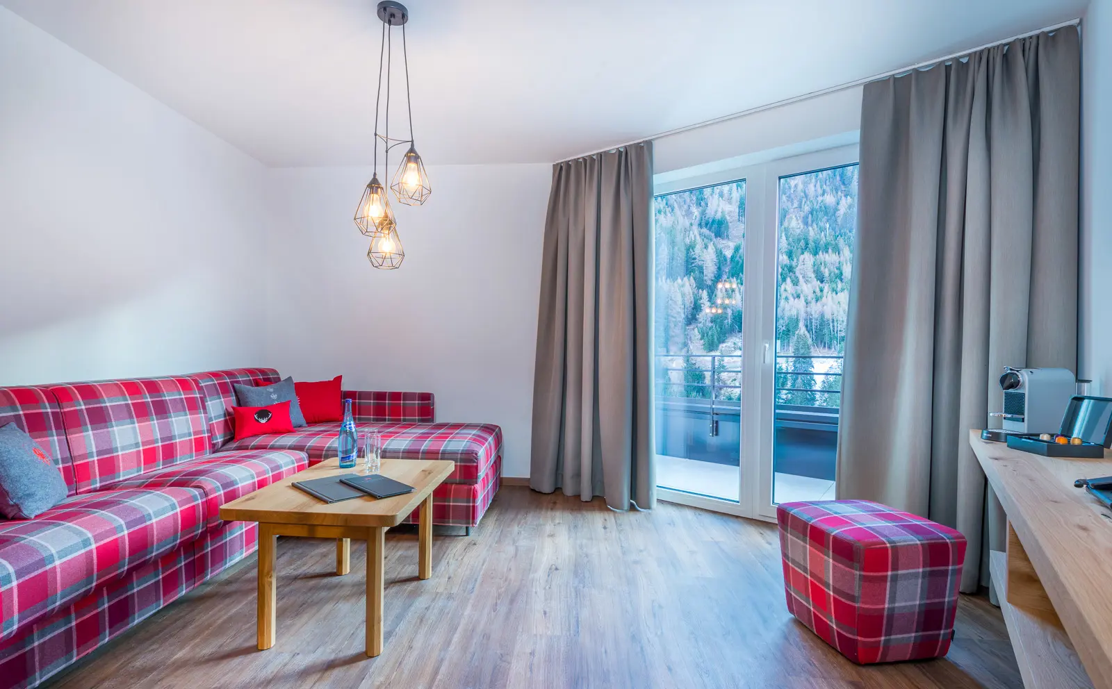 Heart Hotel Grischuna Room
